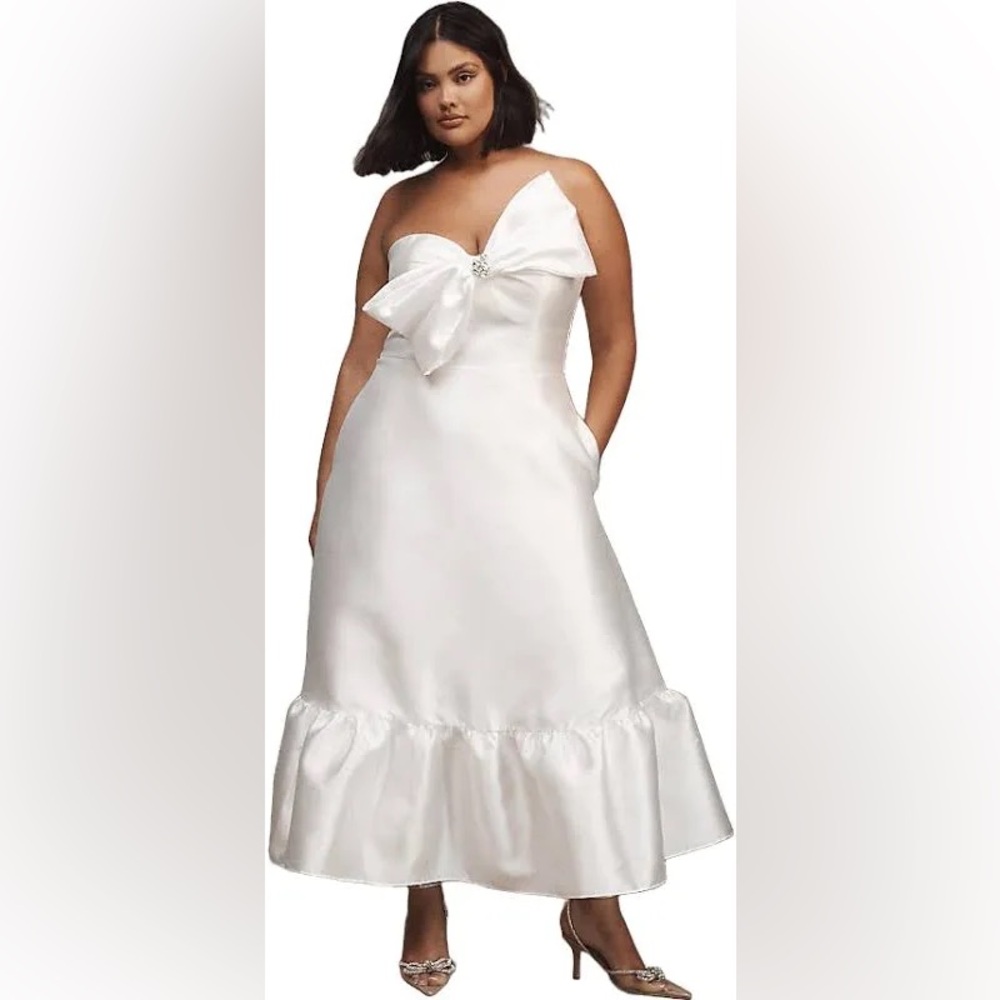 Elegant White Strapless Dress